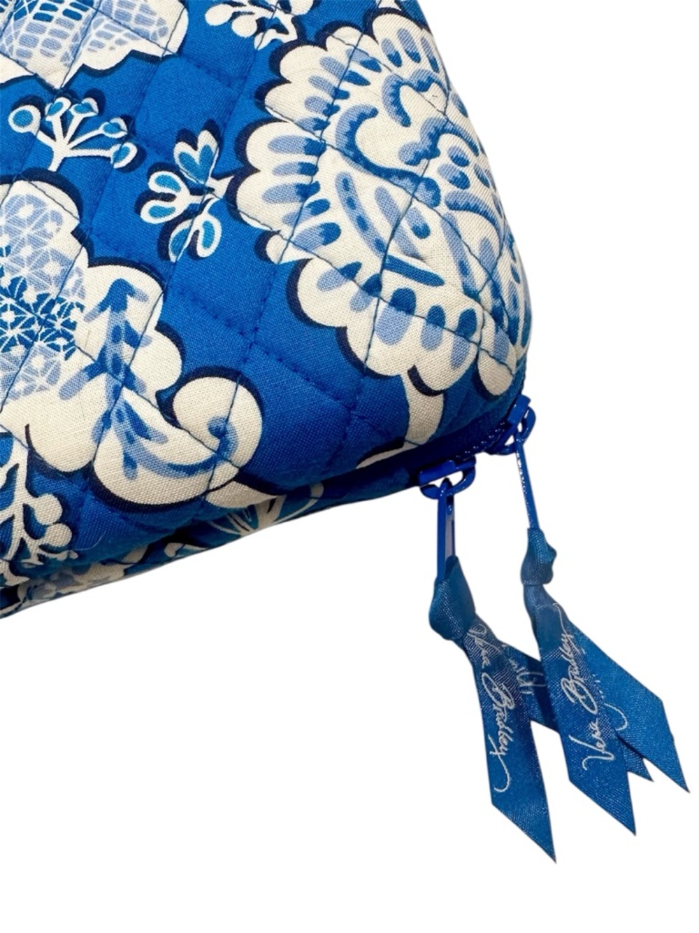 Vera Bradley Blue and White Quilted Hard Shell Padded Floral Laptop Case - Picture 2 of 6